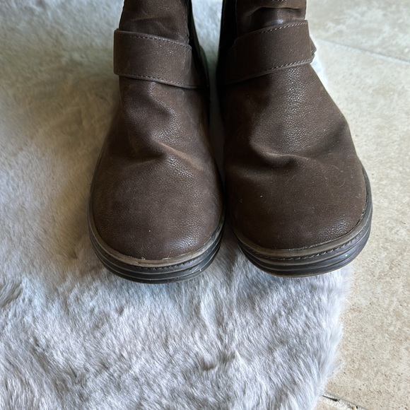 Tall Brown Blowfish boots size 6.5 - Picture 5 of 7